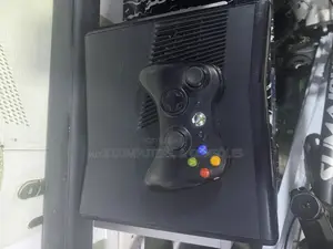 Xbox 360 With 5 Games and Wireless Controller