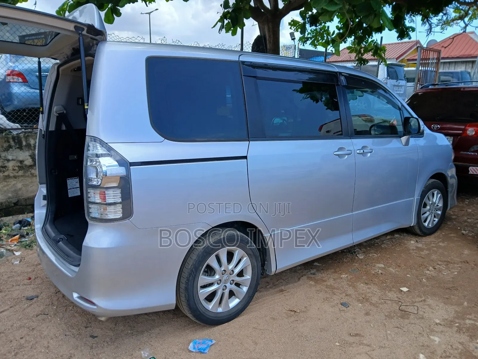 Toyota Voxy 2010 Silver