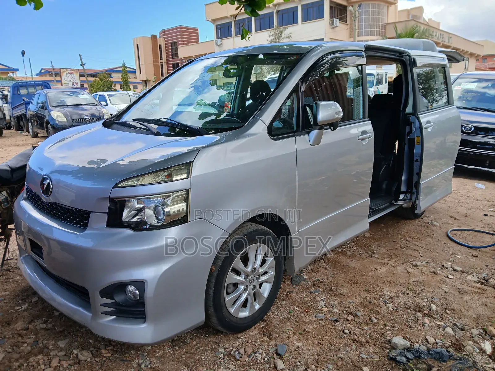 Toyota Voxy 2010 Silver