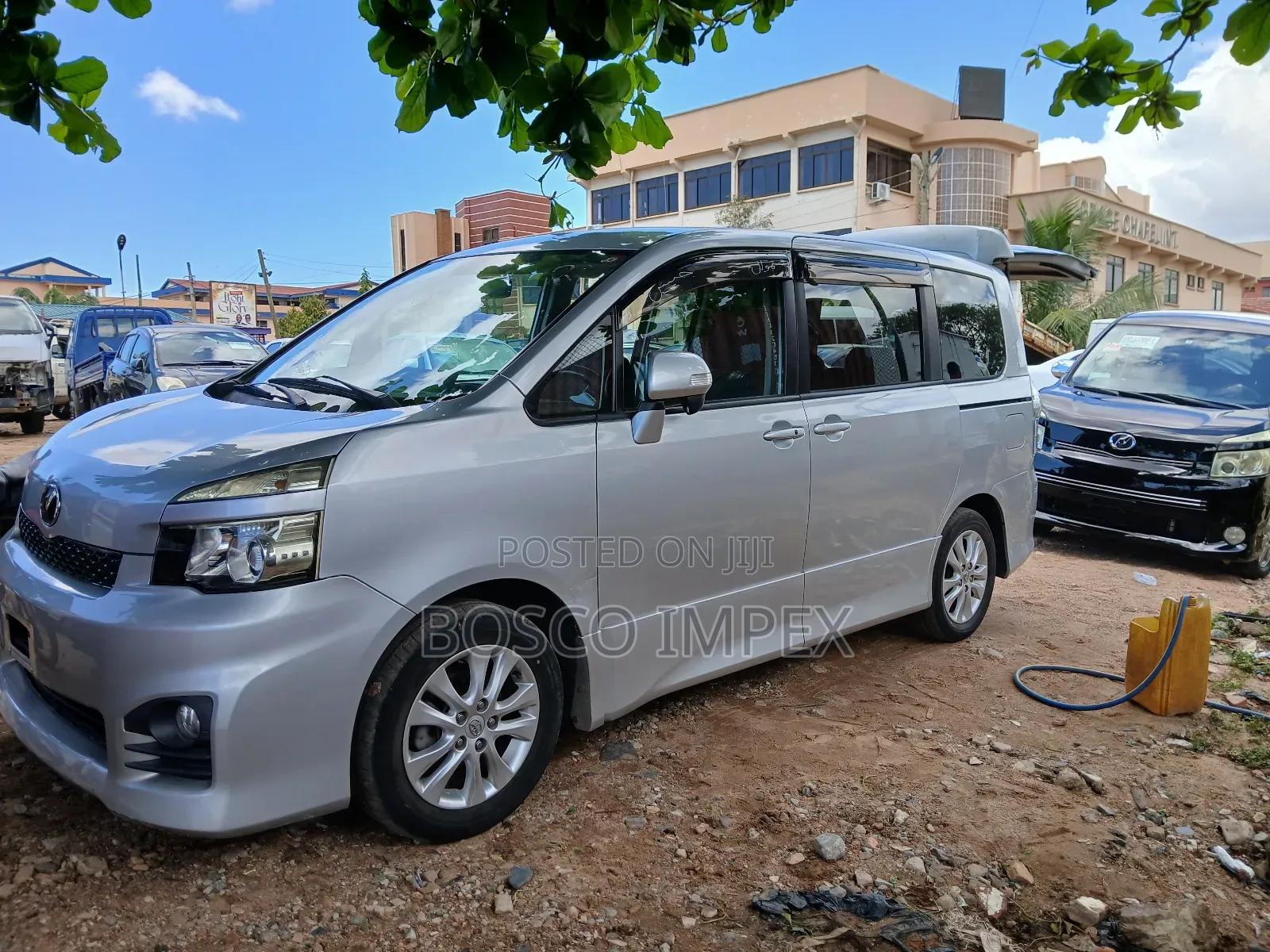 Toyota Voxy 2010 Silver