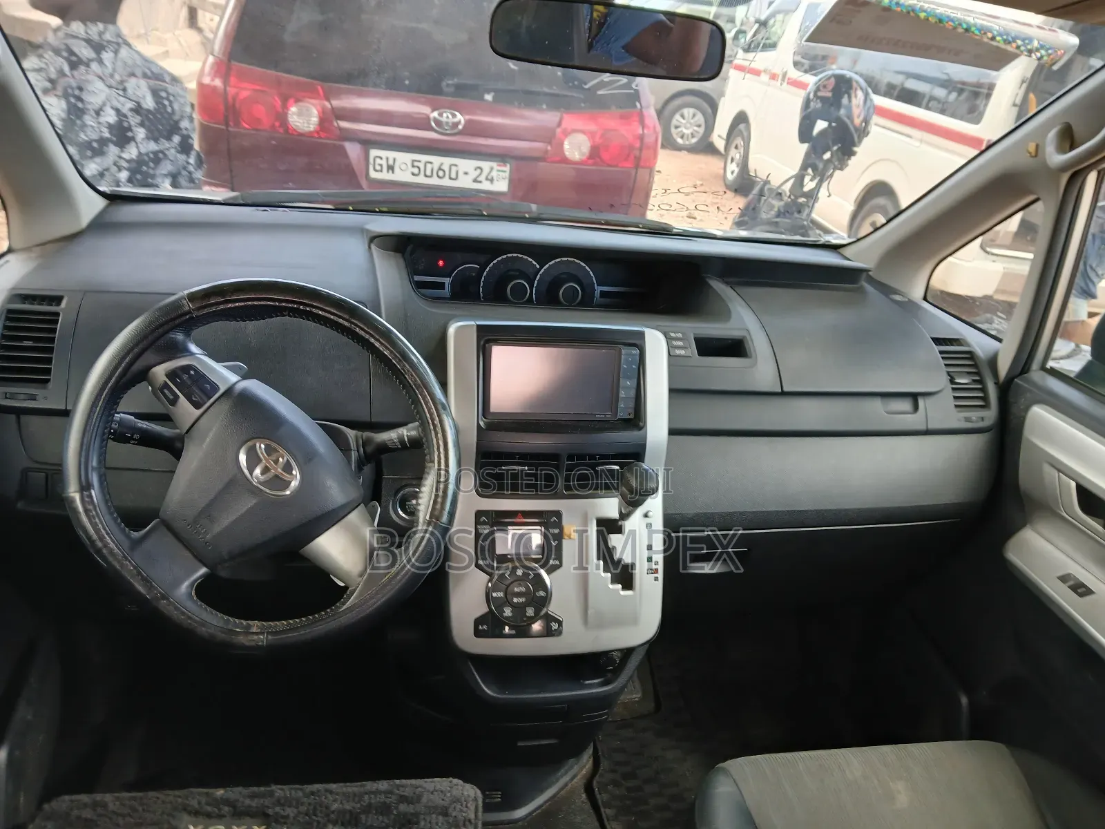 Toyota Voxy 2010 Silver