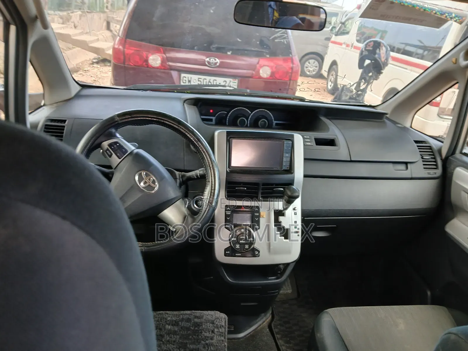 Toyota Voxy 2010 Silver