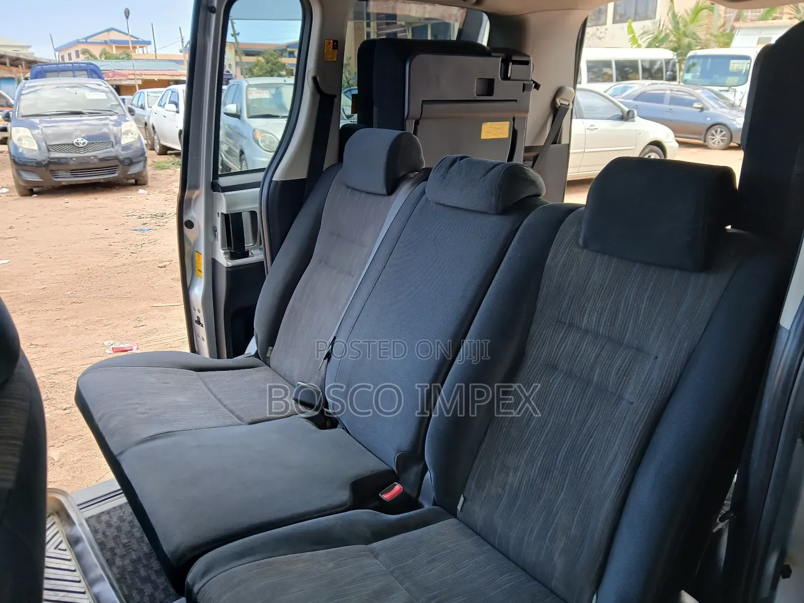 Toyota Voxy 2010 Silver