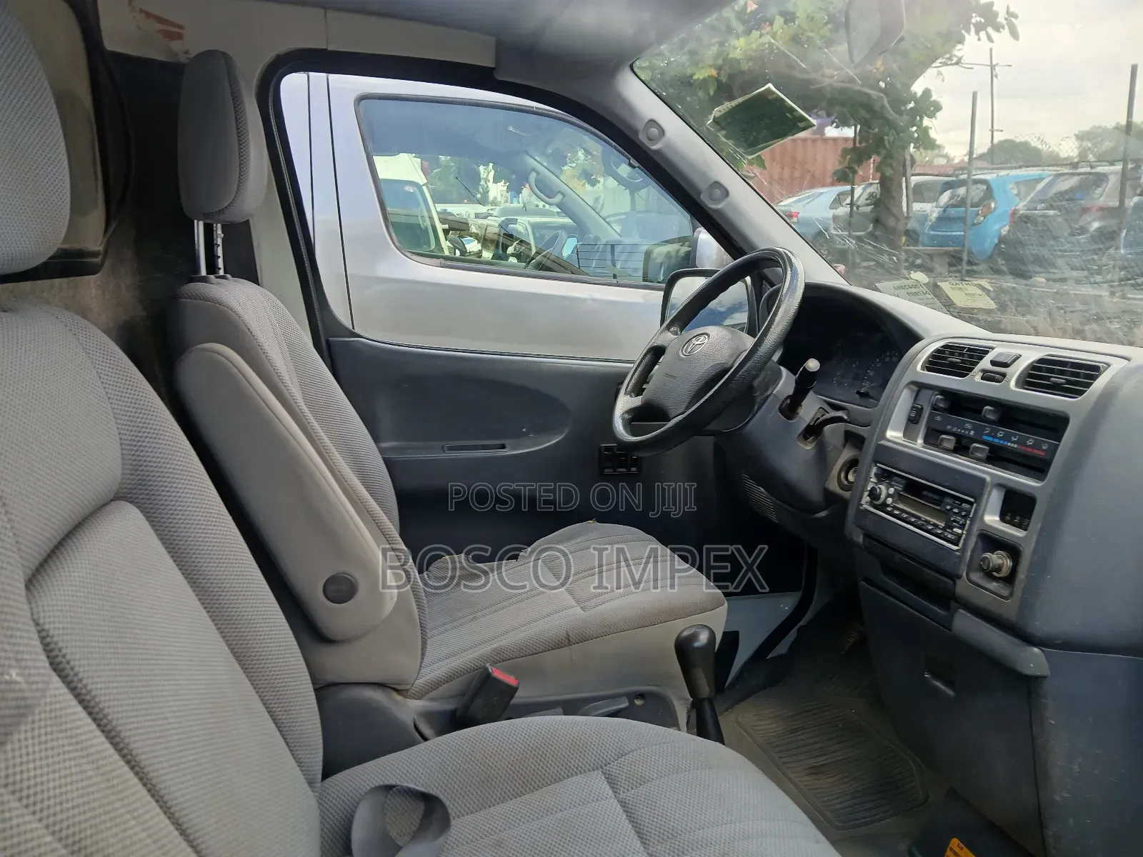 Toyota HiAce 2002 White