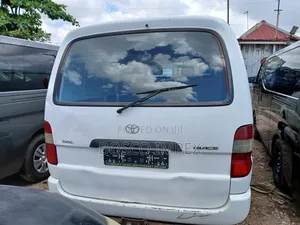 Toyota HiAce 2002 White