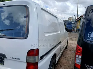 Toyota HiAce 2002 White
