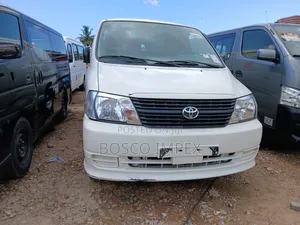 Toyota HiAce 2002 White