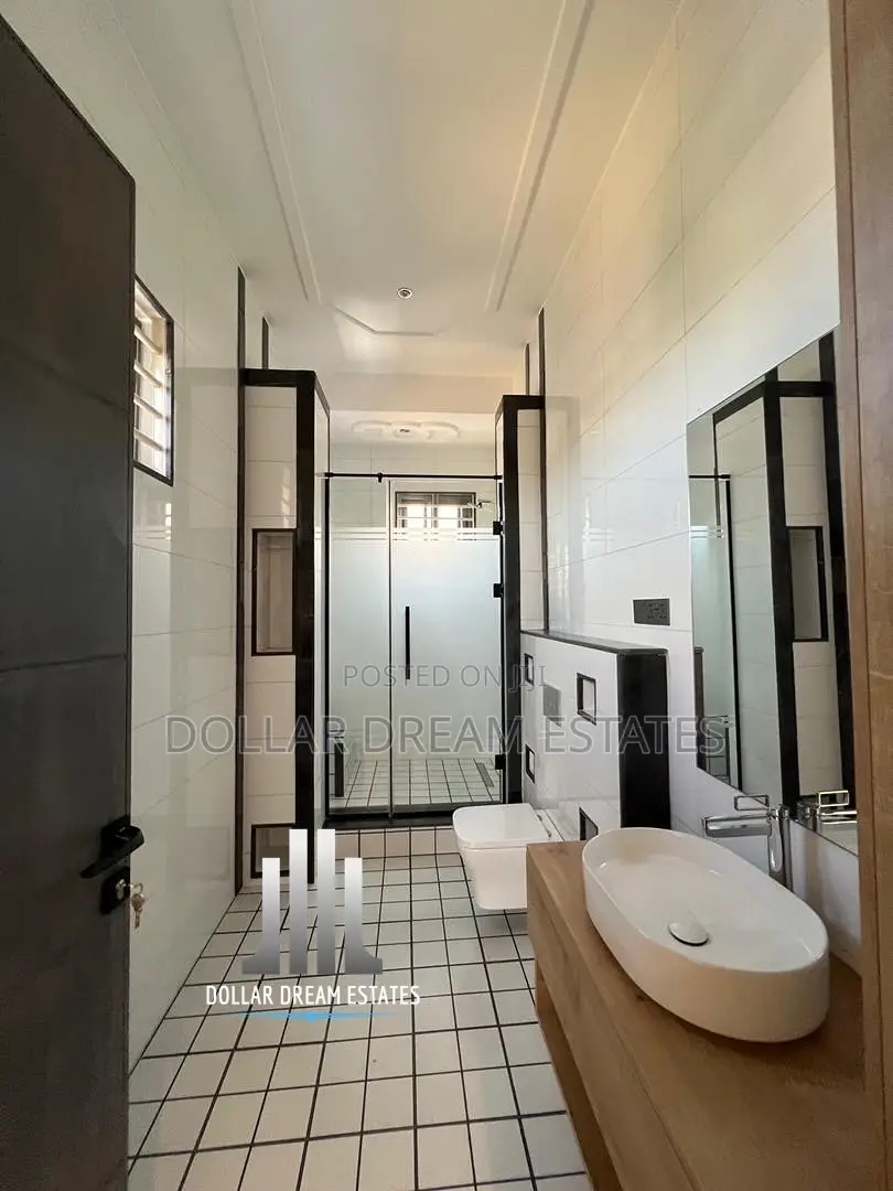 6bdrm House in Adjiriganor for sale