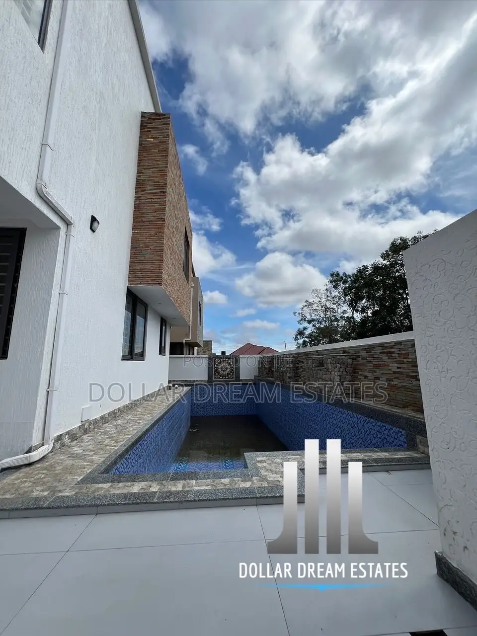 6bdrm House in Adjiriganor for sale