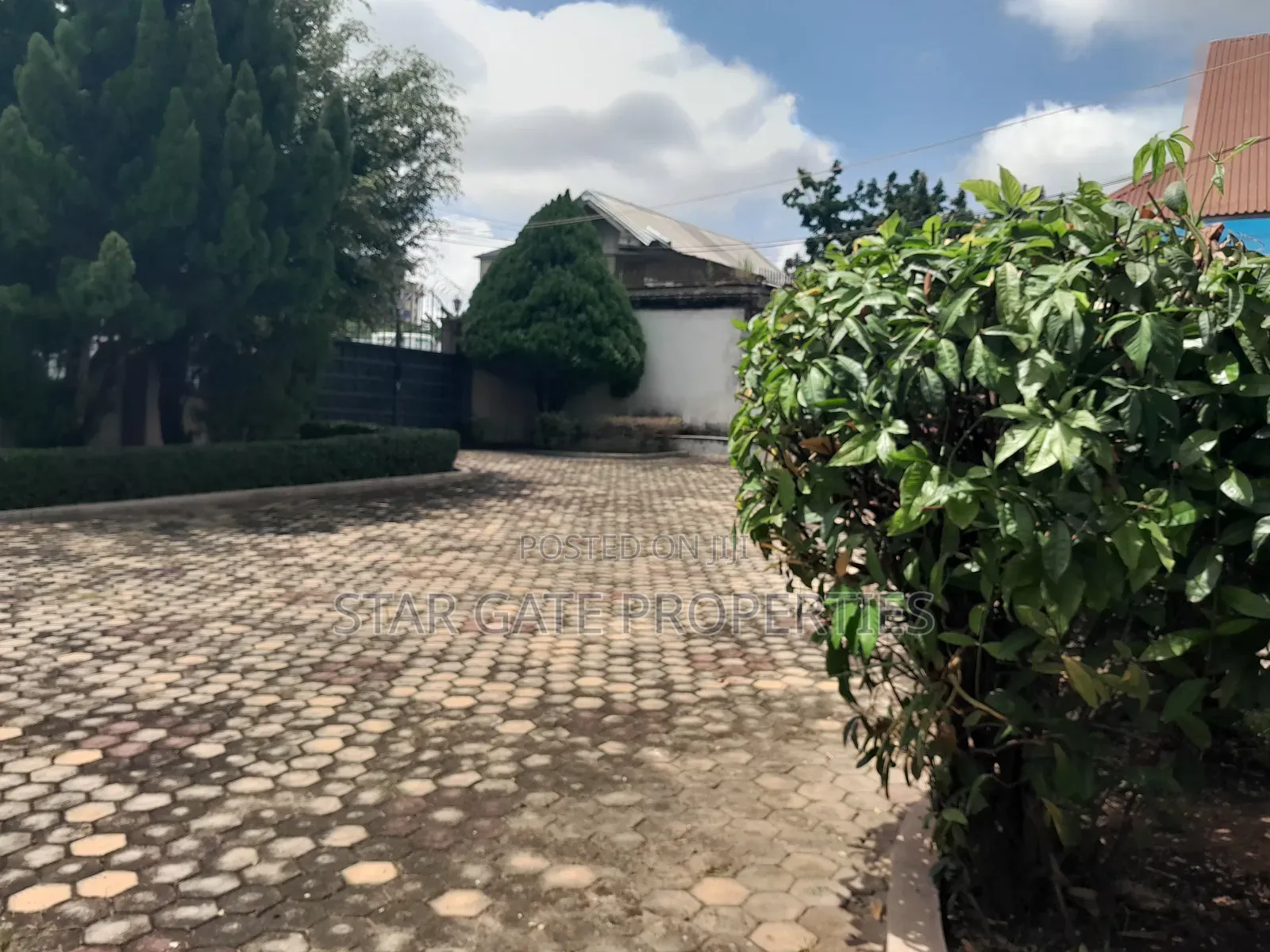 3bdrm House in Ayeduase, Kumasi Metropolitan for sale