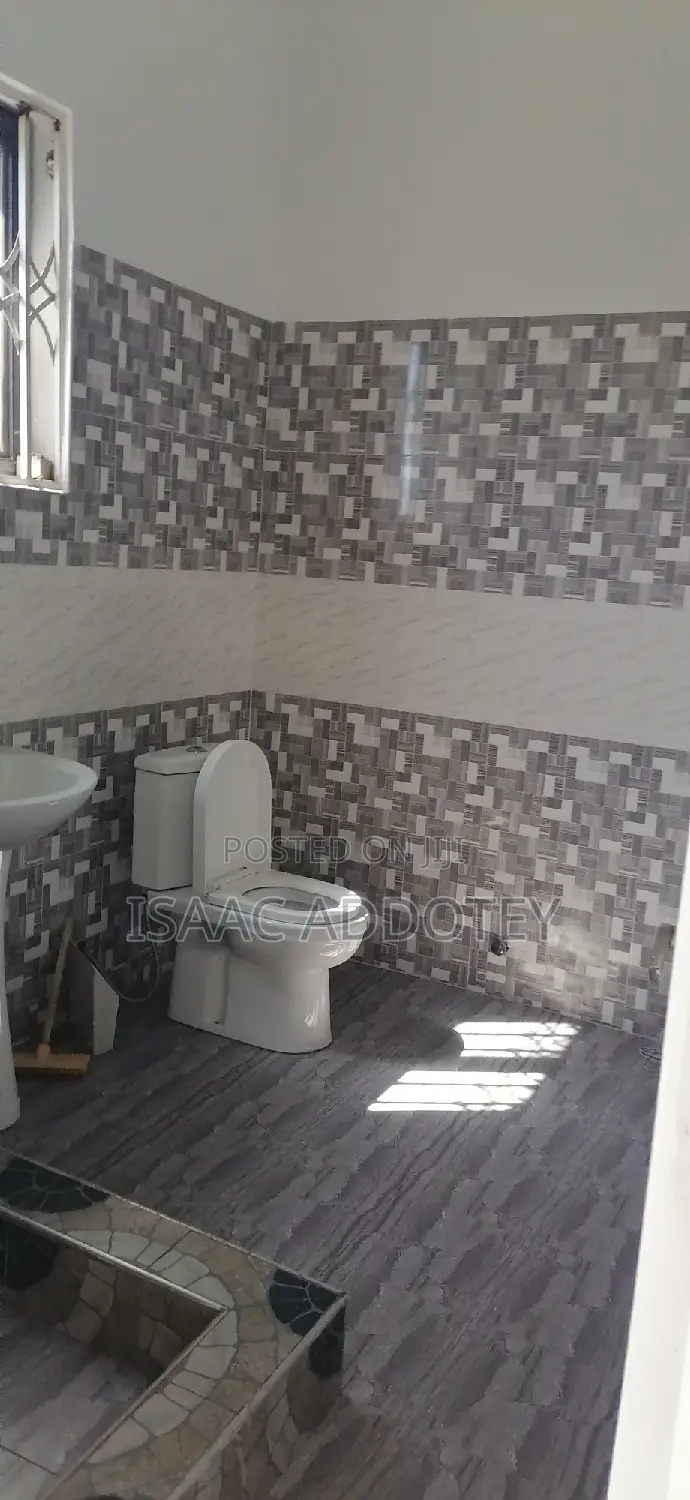 3bdrm Apartment in Lashibi Shallon, Spintex for rent