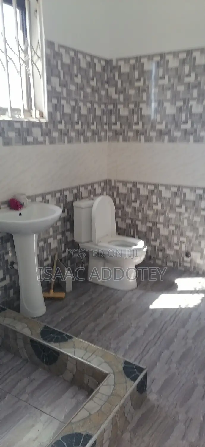 3bdrm Apartment in Lashibi Shallon, Spintex for rent