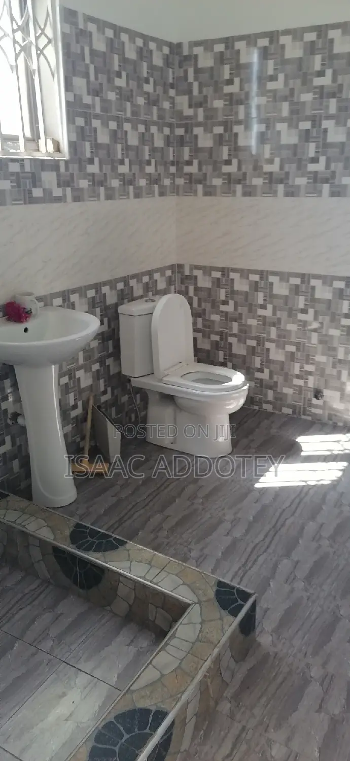 3bdrm Apartment in Lashibi Shallon, Spintex for rent