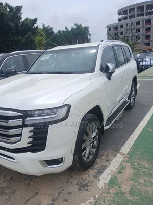 New Toyota Land Cruiser LC300 2025 White