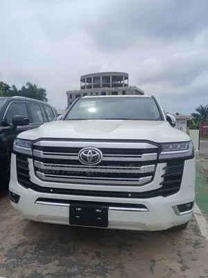 New Toyota Land Cruiser LC300 2025 White
