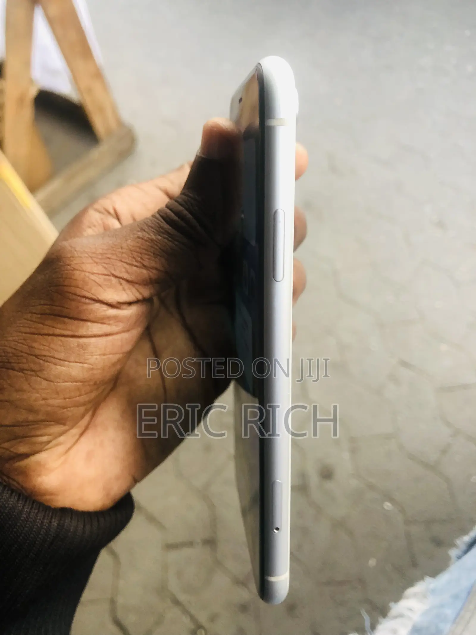 Apple iPhone XR 64 GB White