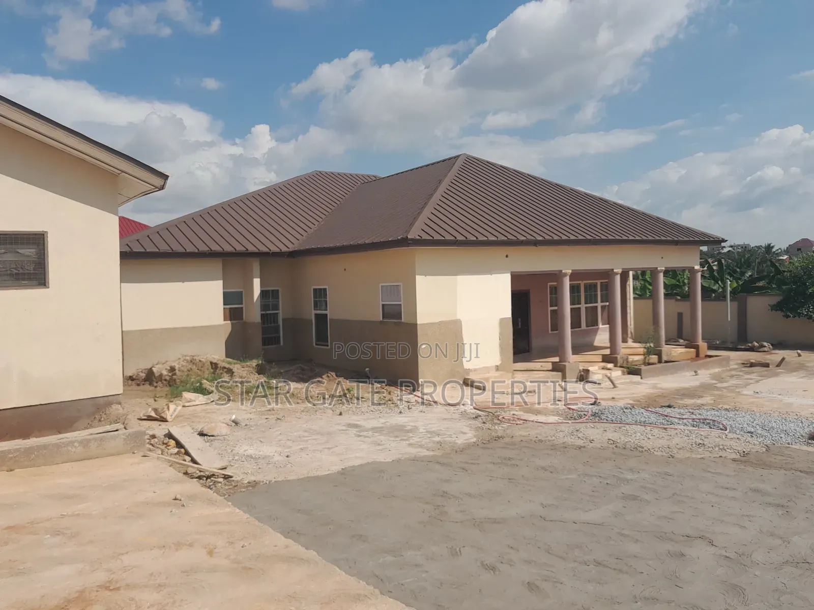9bdrm House in Daban, Kumasi Metropolitan for sale
