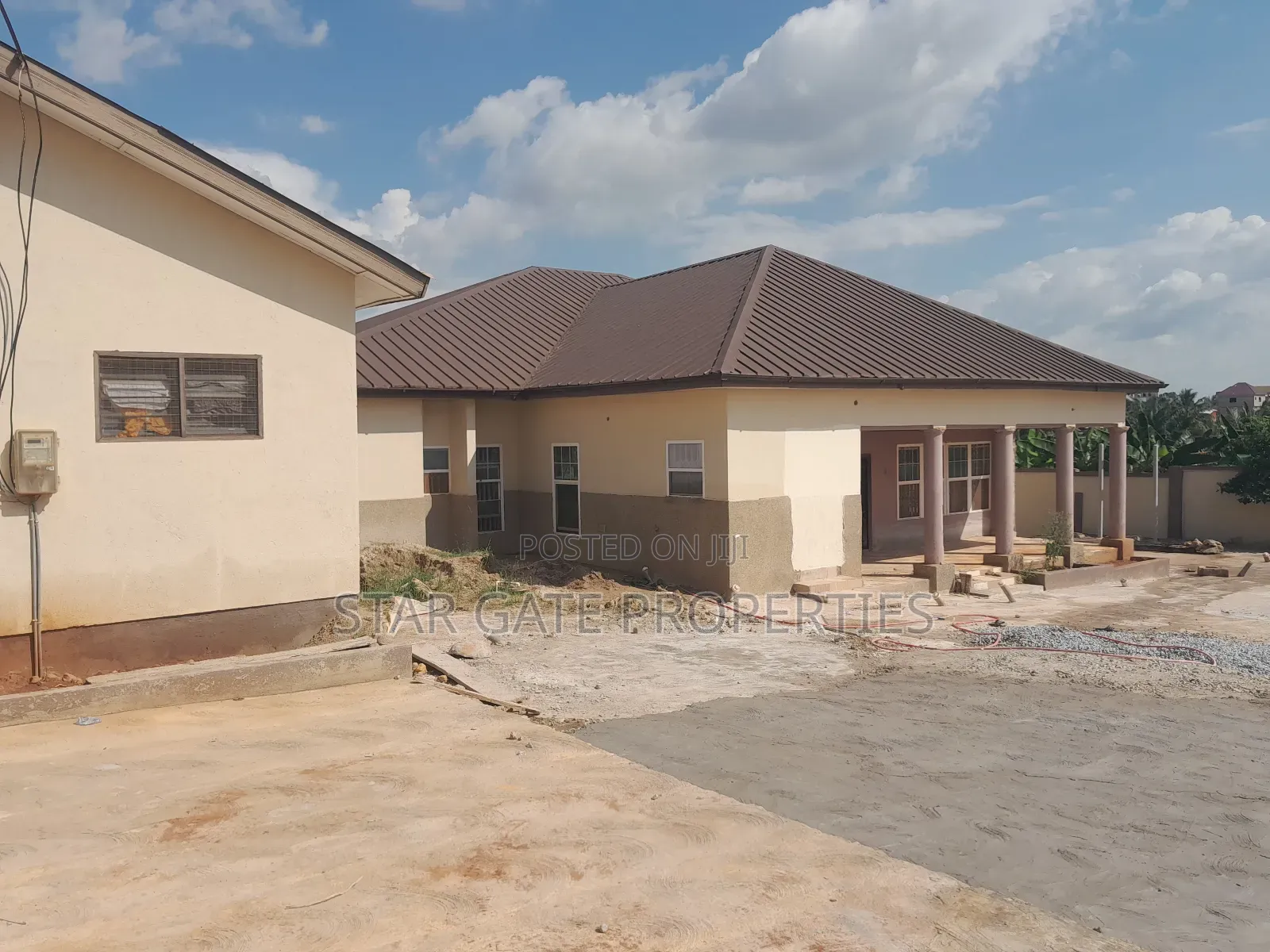 9bdrm House in Daban, Kumasi Metropolitan for sale