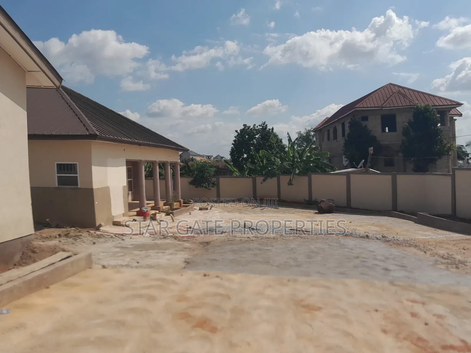 9bdrm House in Daban, Kumasi Metropolitan for sale