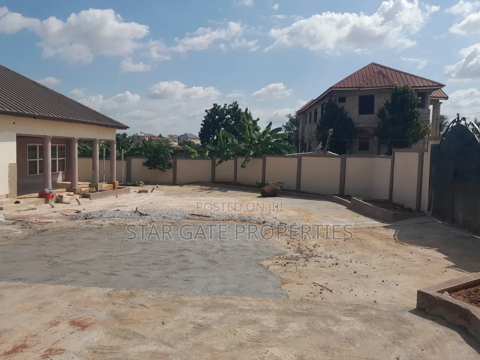 9bdrm House in Daban, Kumasi Metropolitan for sale