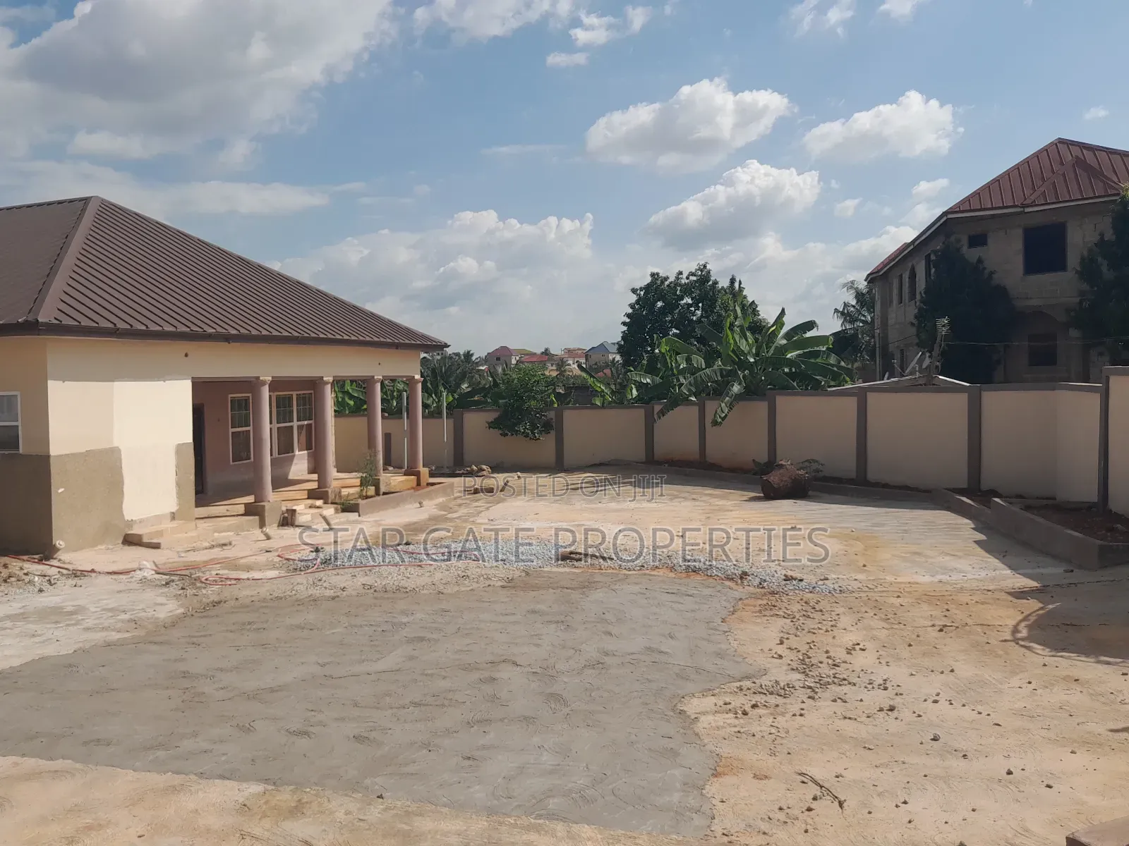9bdrm House in Daban, Kumasi Metropolitan for sale