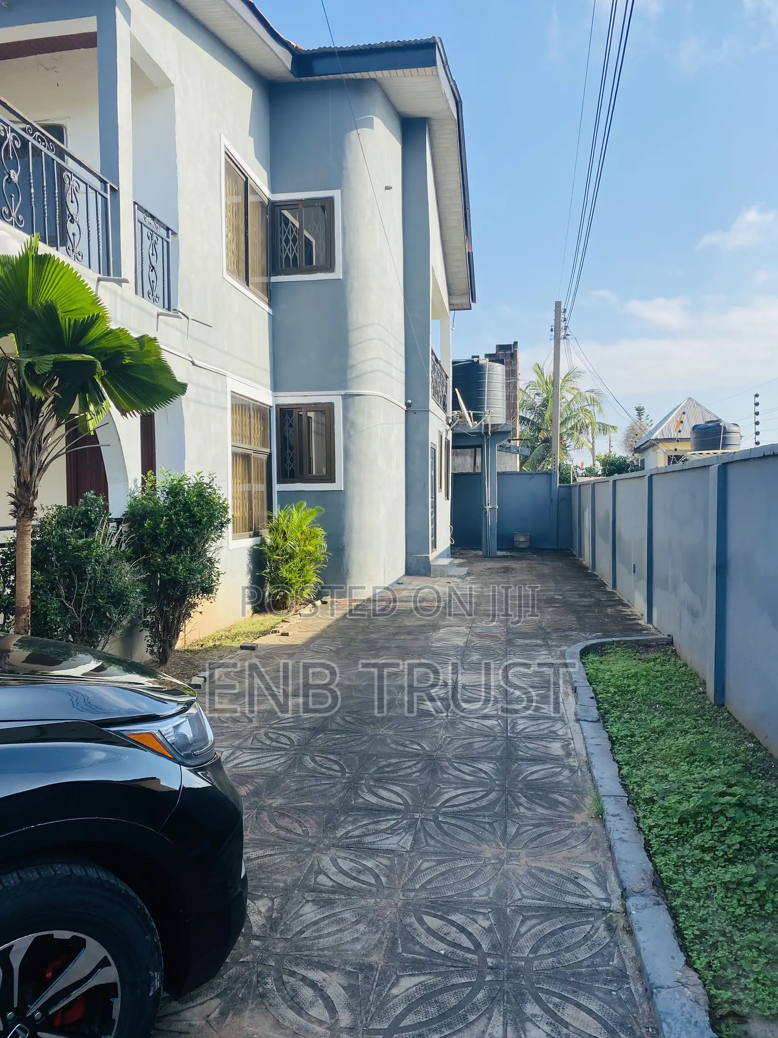 6bdrm Duplex in Cfc Estate for sale