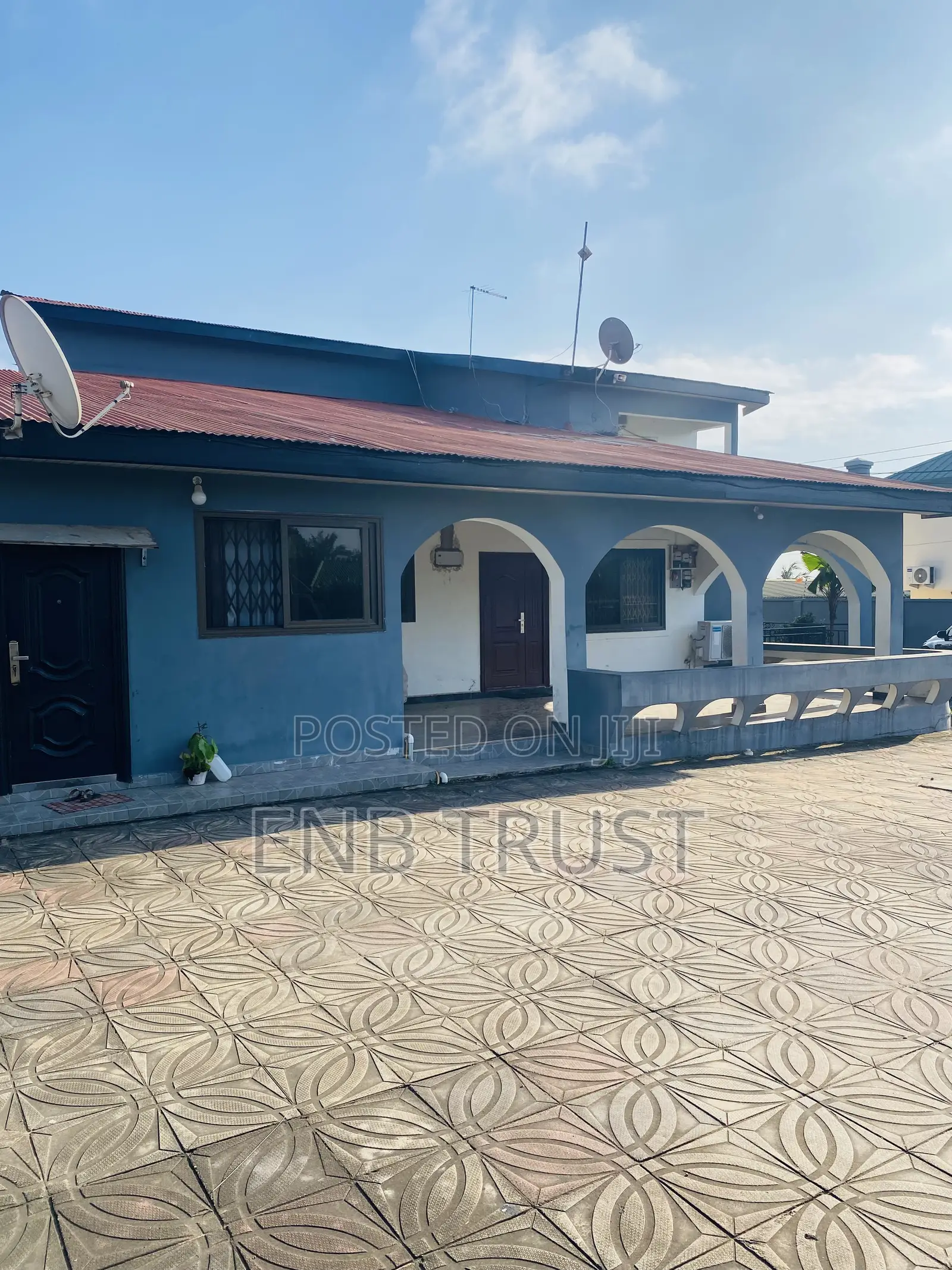 6bdrm Duplex in Cfc Estate for sale