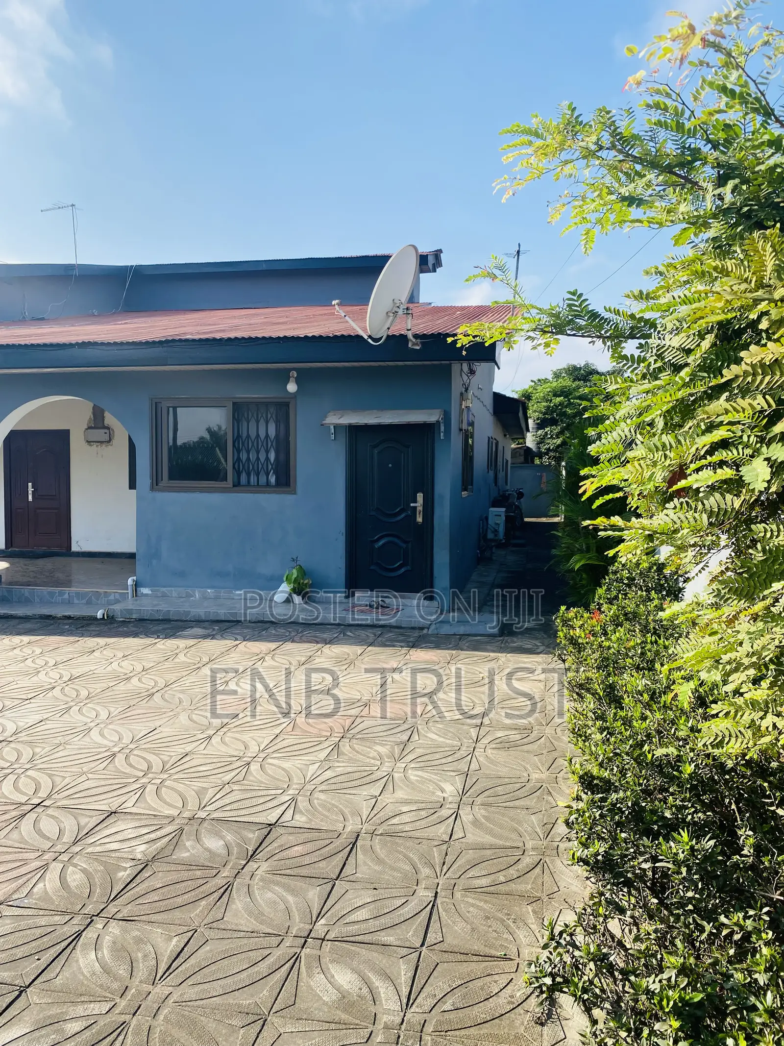 6bdrm Duplex in Cfc Estate for sale