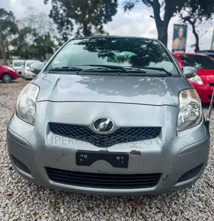 Toyota Vitz 1.3 AWD 3dr 2010 Gray