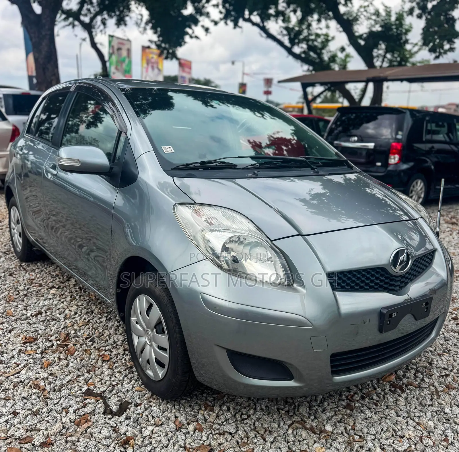 Toyota Vitz 1.3 AWD 3dr 2010 Gray