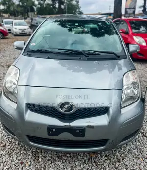 Toyota Vitz 1.3 AWD 3dr 2010 Gray