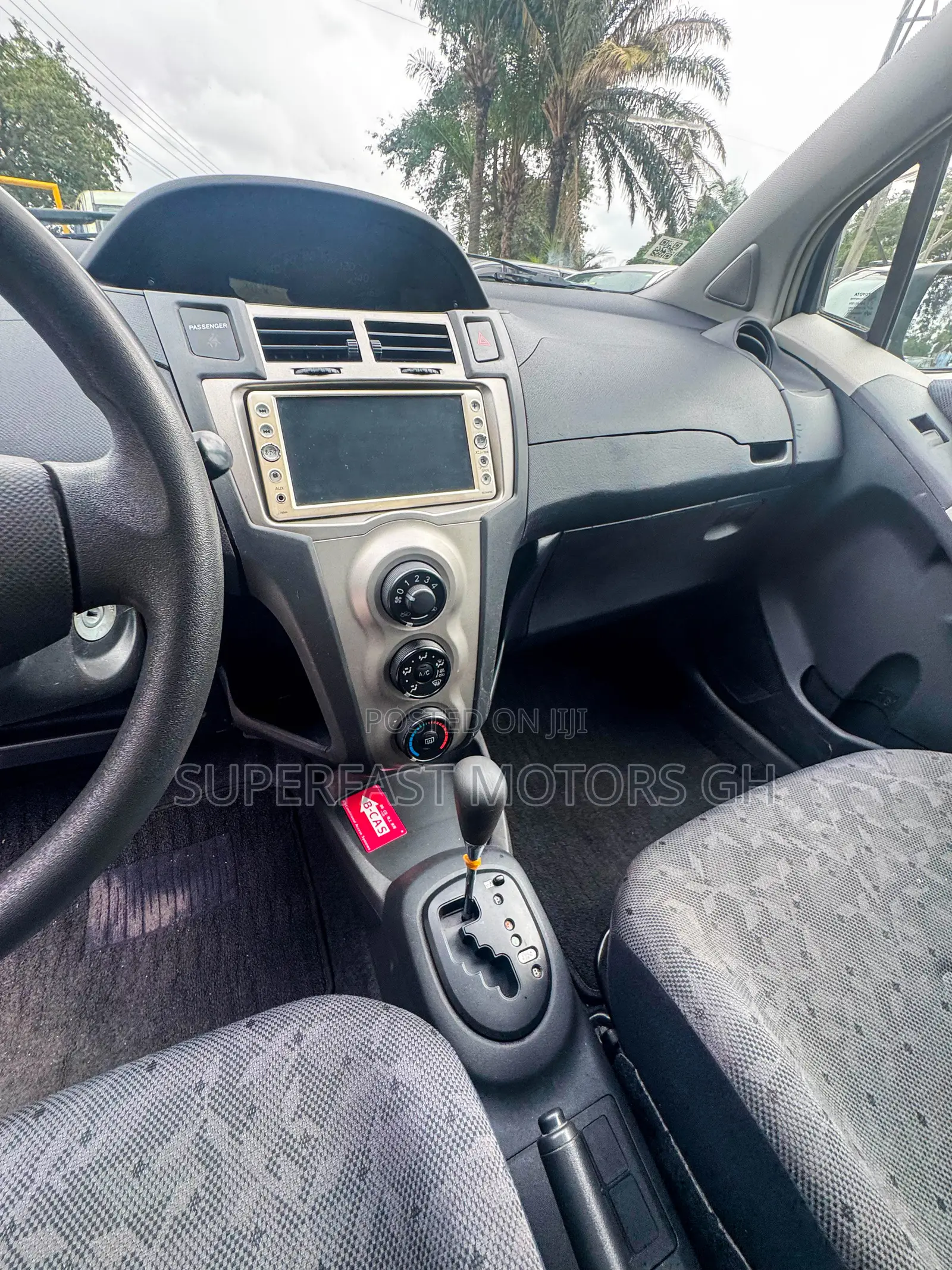 Toyota Vitz 1.3 AWD 3dr 2010 Gray