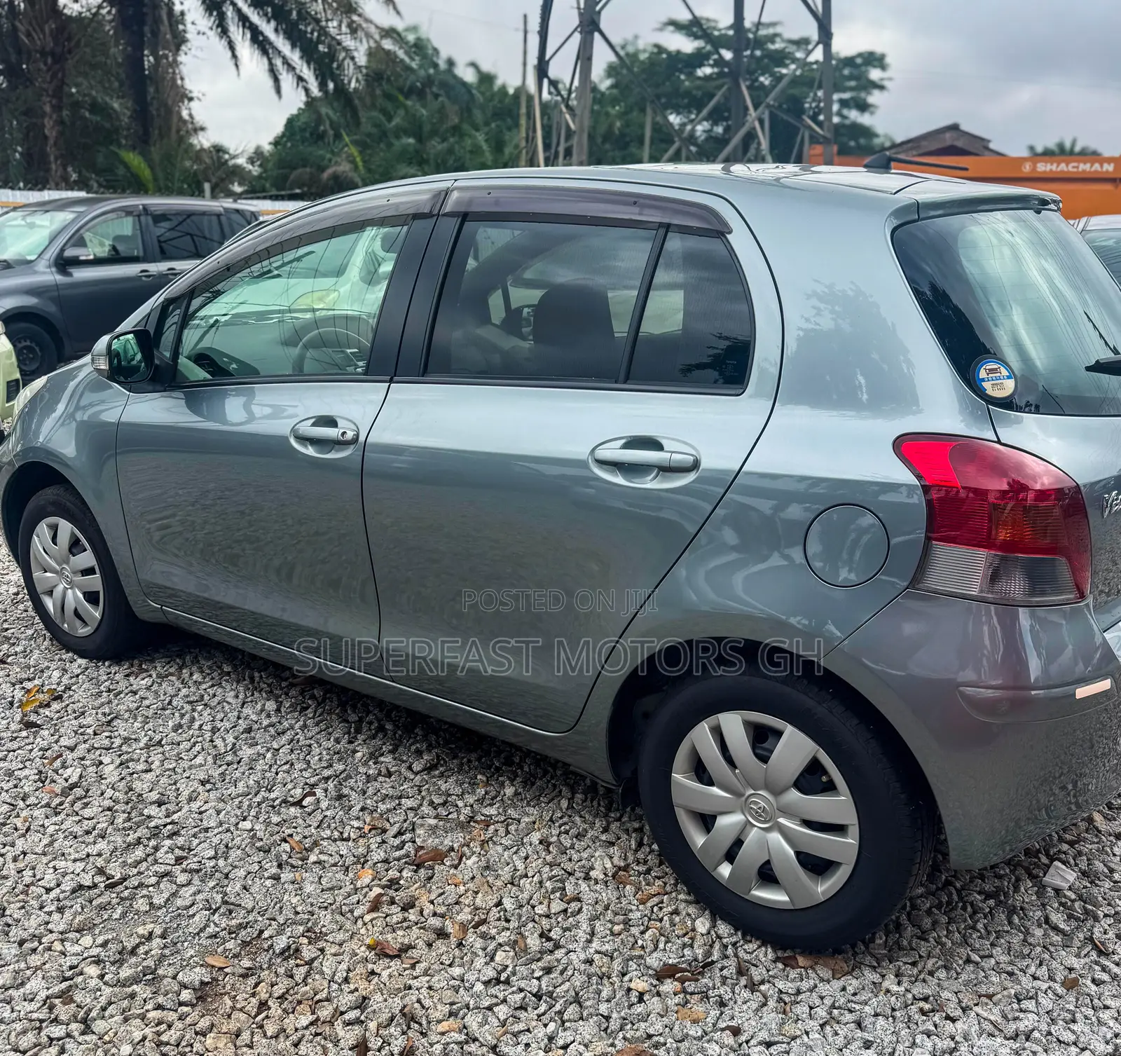 Toyota Vitz 1.3 AWD 3dr 2010 Gray