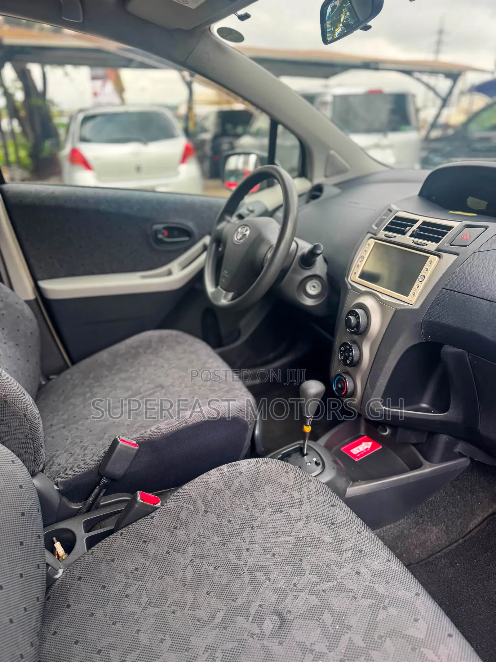 Toyota Vitz 1.3 AWD 3dr 2010 Gray