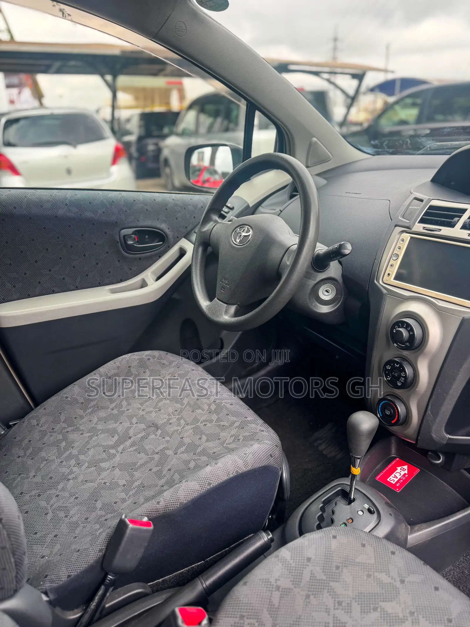 Toyota Vitz 1.3 AWD 3dr 2010 Gray