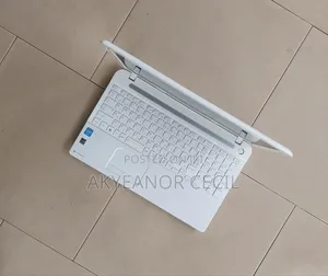 Laptop Toshiba Dynabook R634/M 4GB Intel Celeron HDD 320GB