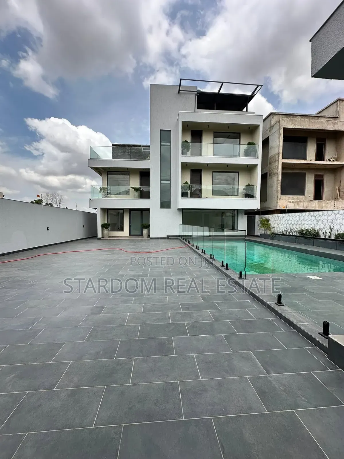 5bdrm Duplex in Adjiringanor, East Legon for sale