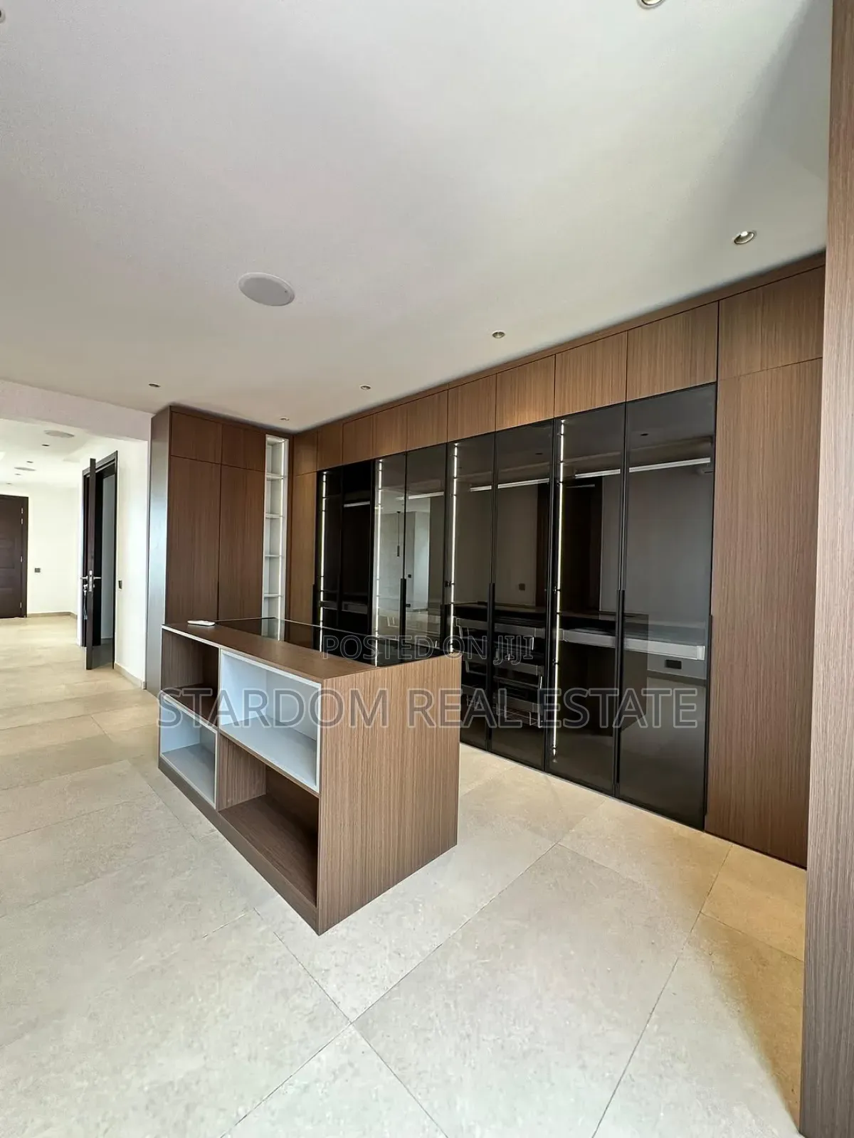 5bdrm Duplex in Adjiringanor, East Legon for sale