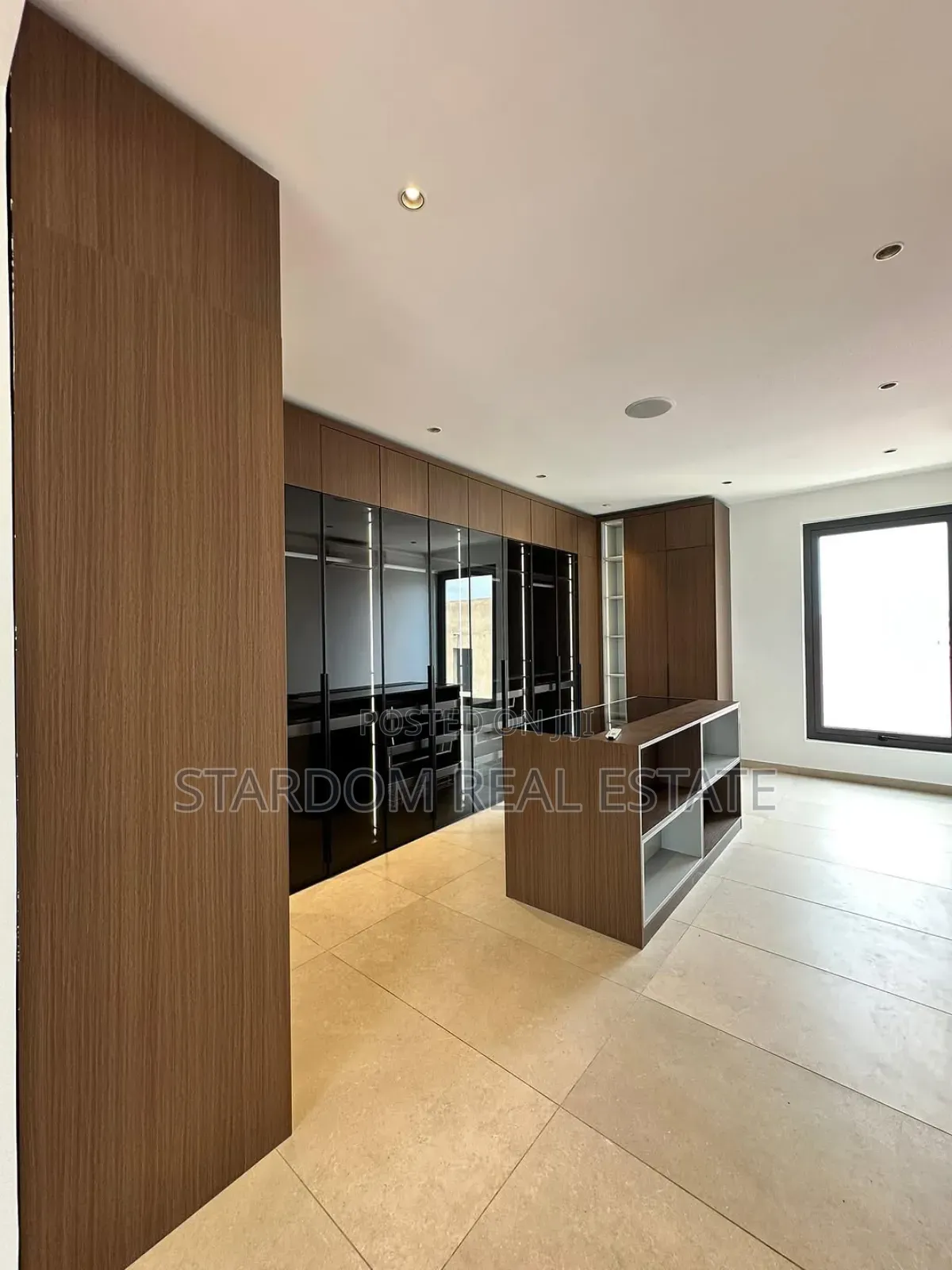 5bdrm Duplex in Adjiringanor, East Legon for sale