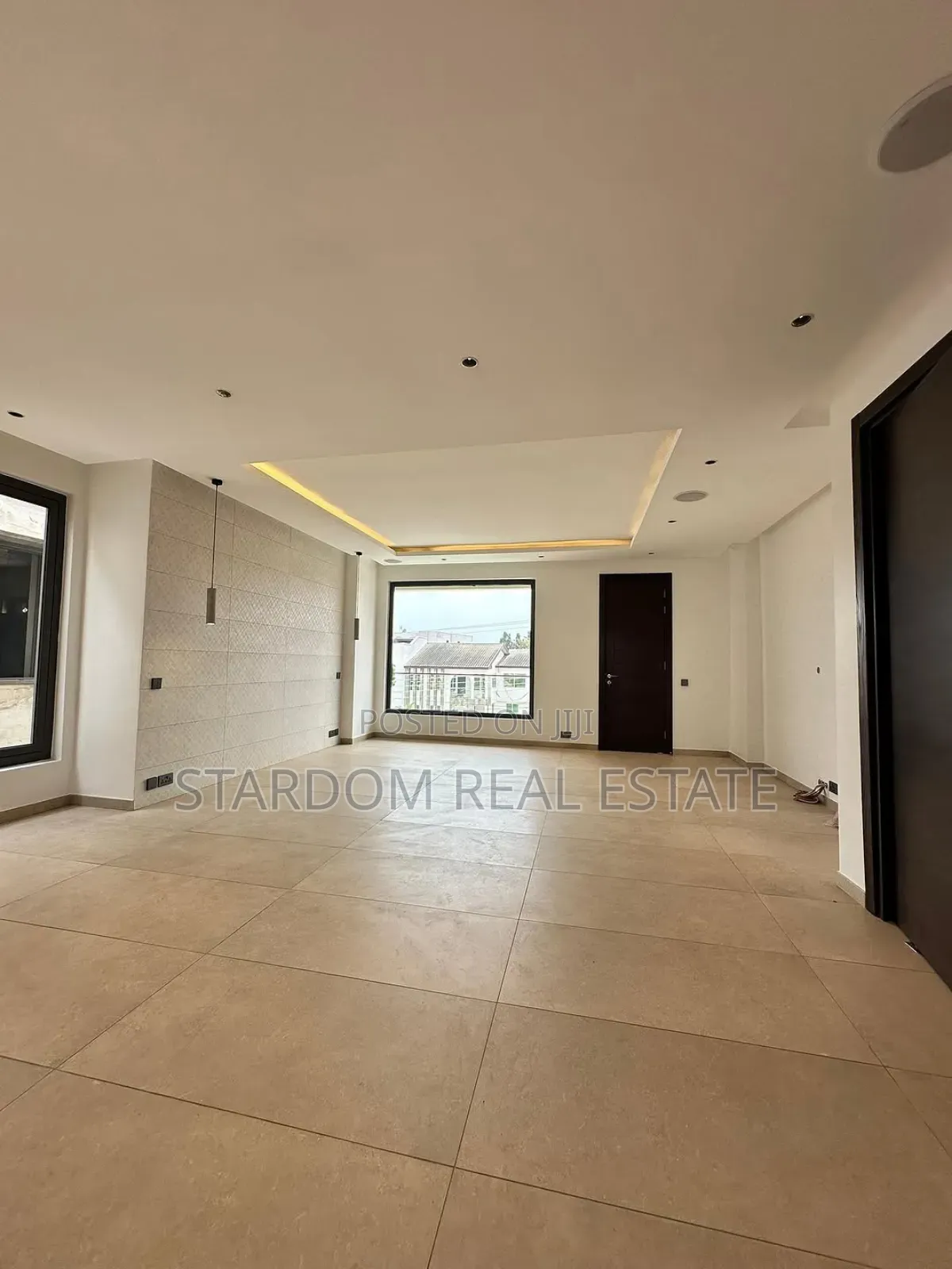 5bdrm Duplex in Adjiringanor, East Legon for sale
