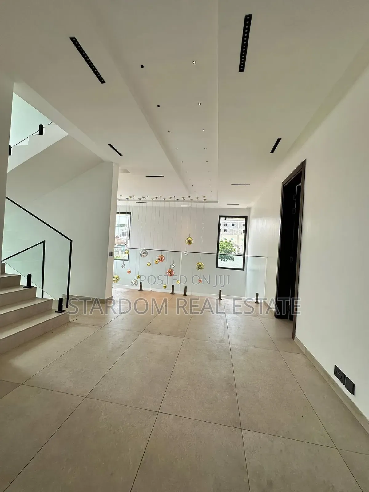5bdrm Duplex in Adjiringanor, East Legon for sale