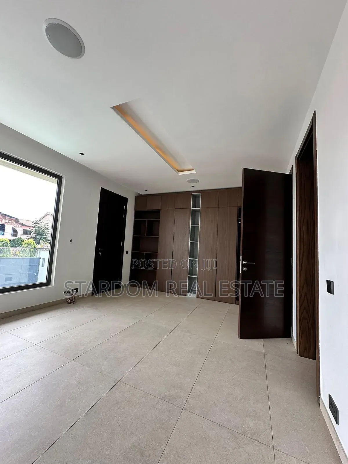 5bdrm Duplex in Adjiringanor, East Legon for sale