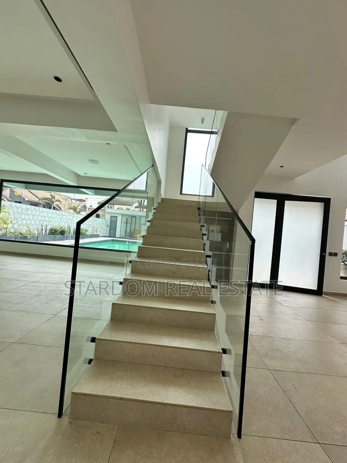 5bdrm Duplex in Adjiringanor, East Legon for sale