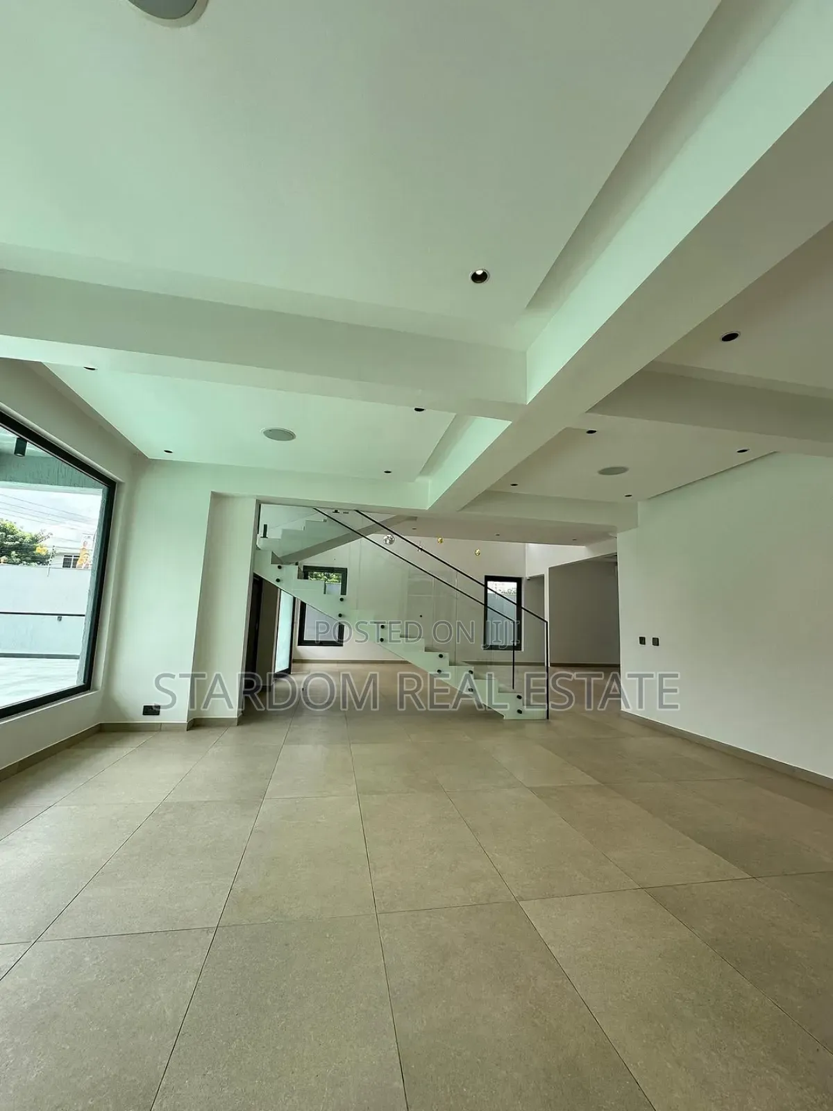 5bdrm Duplex in Adjiringanor, East Legon for sale