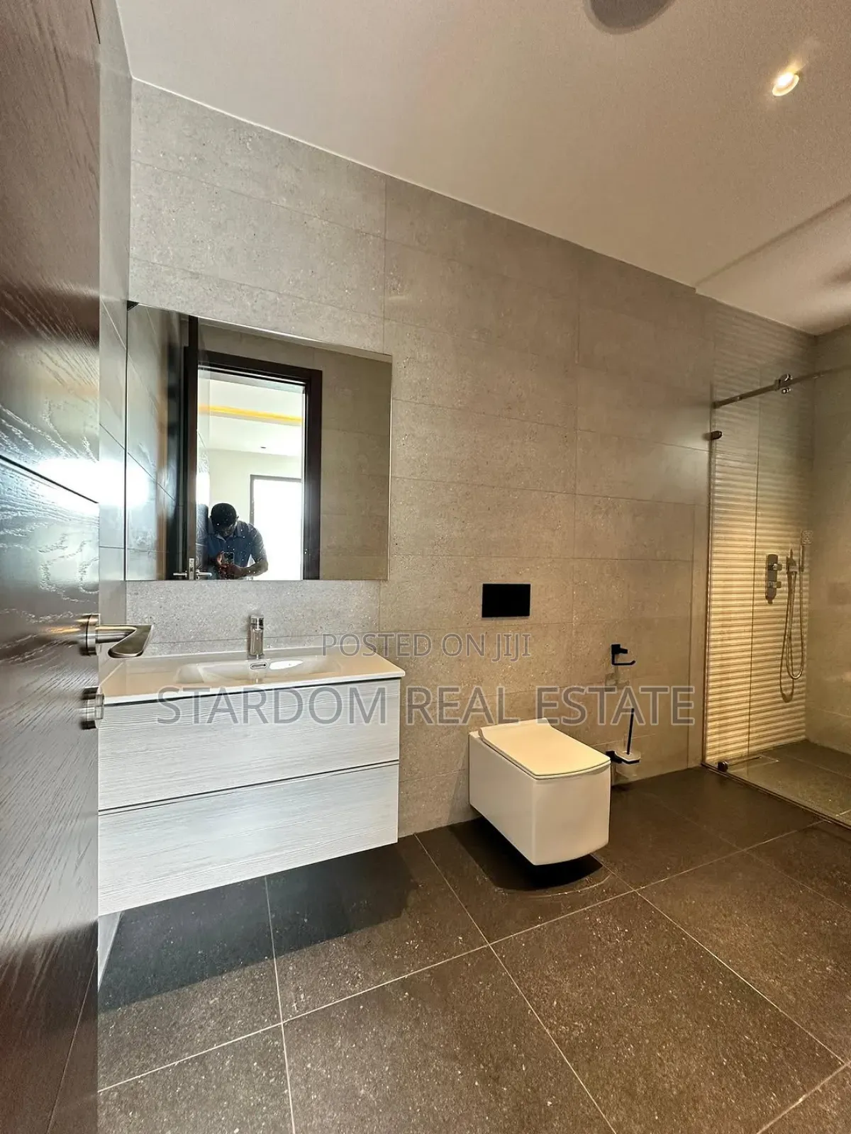5bdrm Duplex in Adjiringanor, East Legon for sale