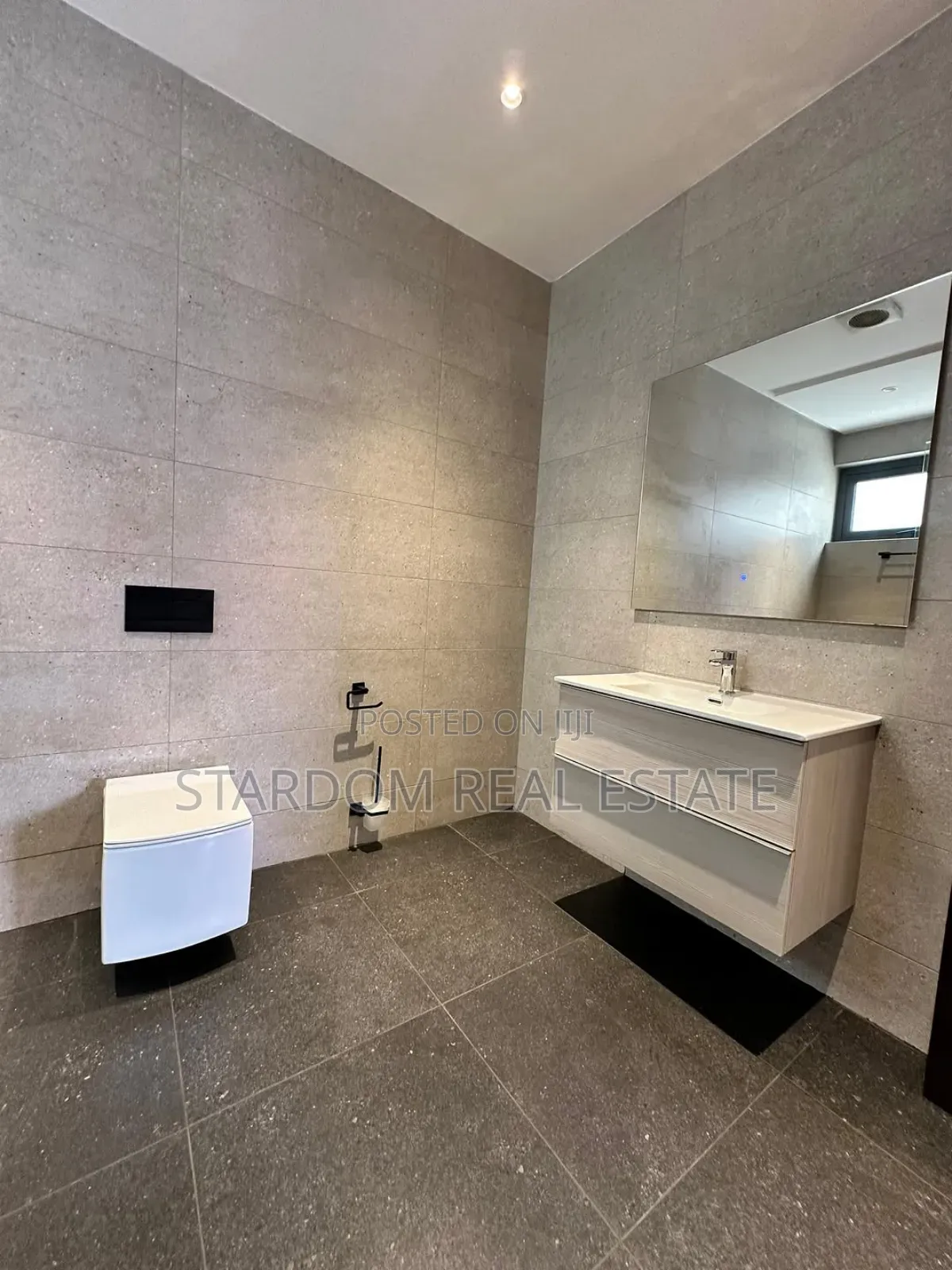 5bdrm Duplex in Adjiringanor, East Legon for sale