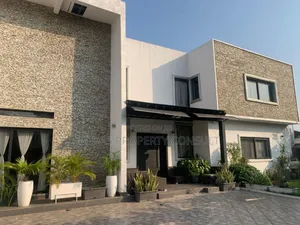 4bdrm House in A&C Mall, East Legon for sale