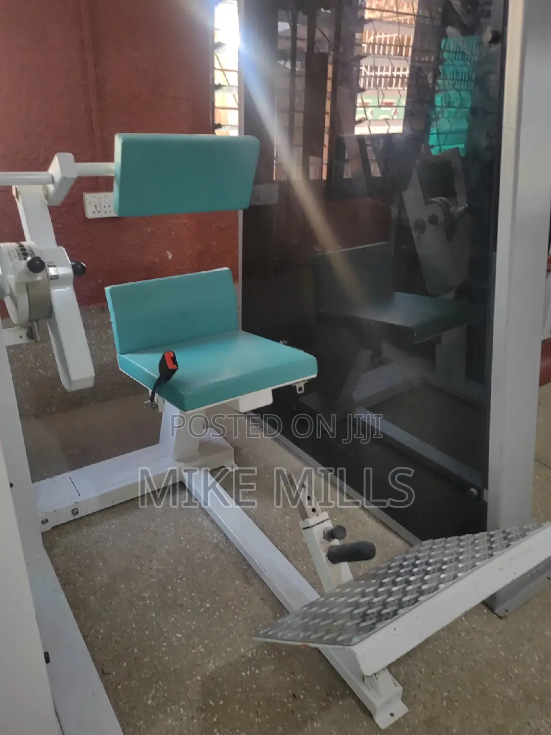 Back Extension Machine
