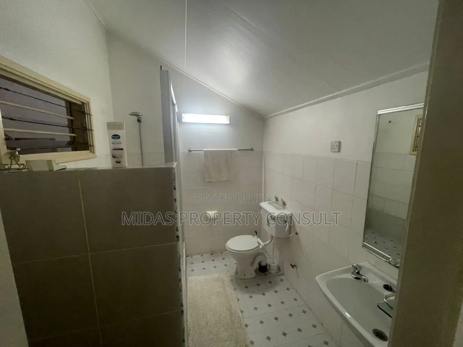 4bdrm House in Acp Estates, Pokuase for sale