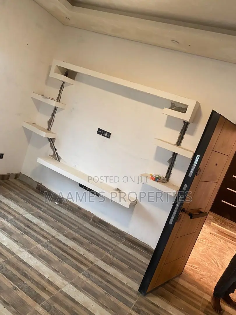 6bdrm House in Ablekuma for sale